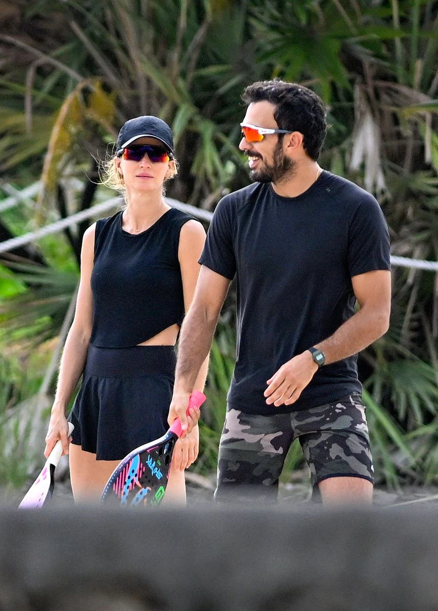 Joaquim Valente and Gisele Bündchen playing tennis