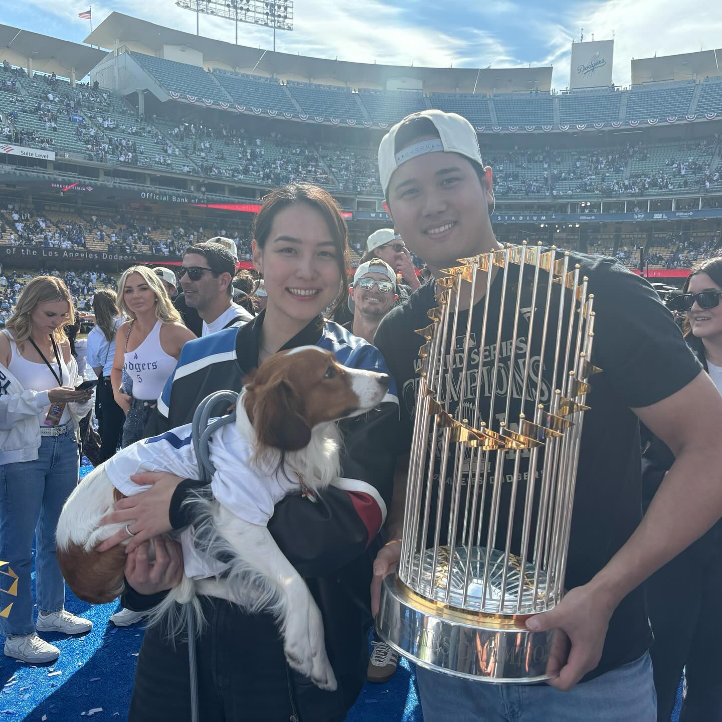 Shohei Ohtani in Los Angeles with his wife Tanaka and Decoy his dog