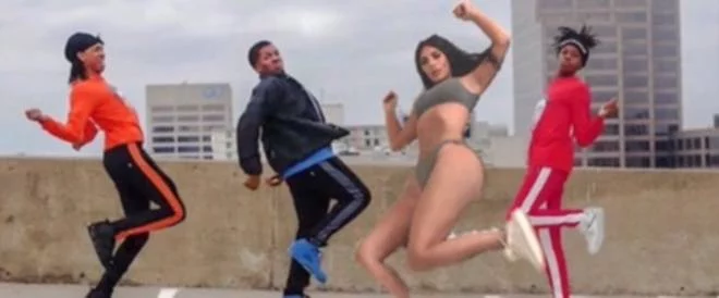 PICS: Kim Kardashian and Kanye West pose for paparazzi in NYC | Life