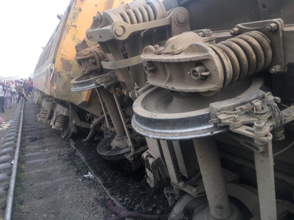 Many Injured As Train Derails In Lagos (Video/Photos)