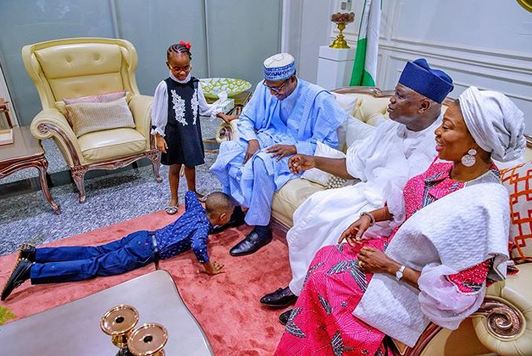 See Epic Photo Of How Ambode's Children Welcomed Buhari In Lagos