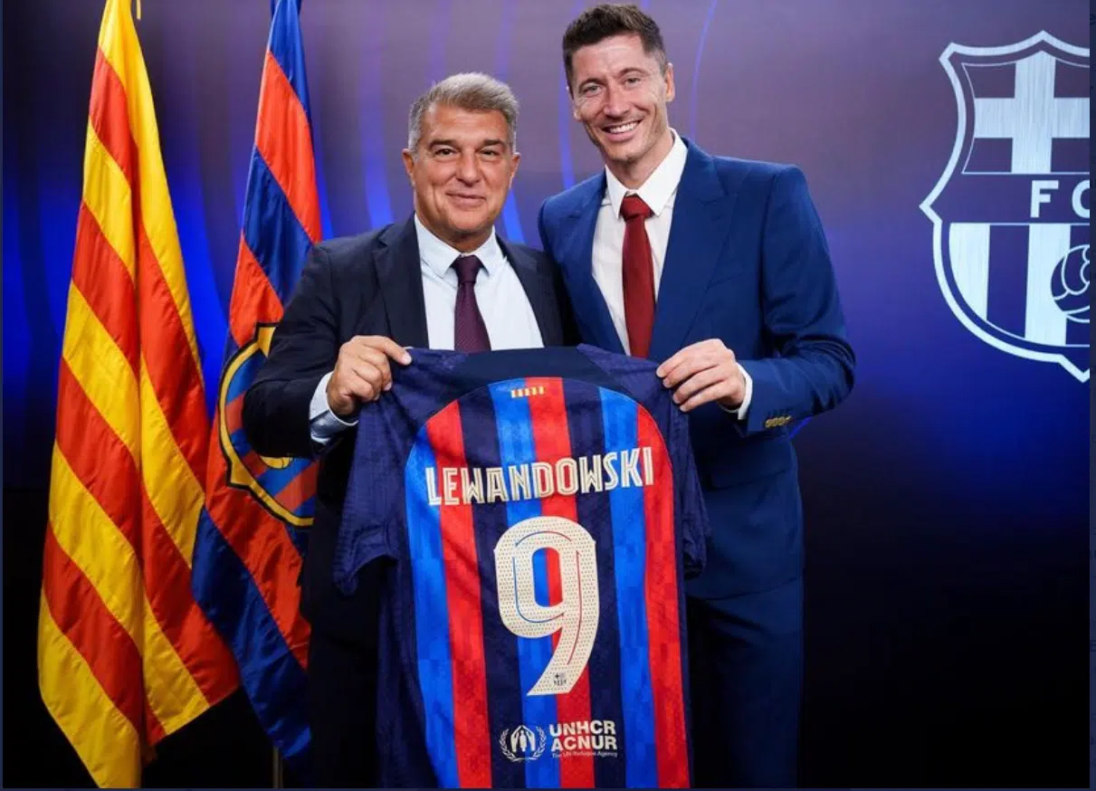 Barcelona contractually bound to hand Lewandowski the #9 jersey