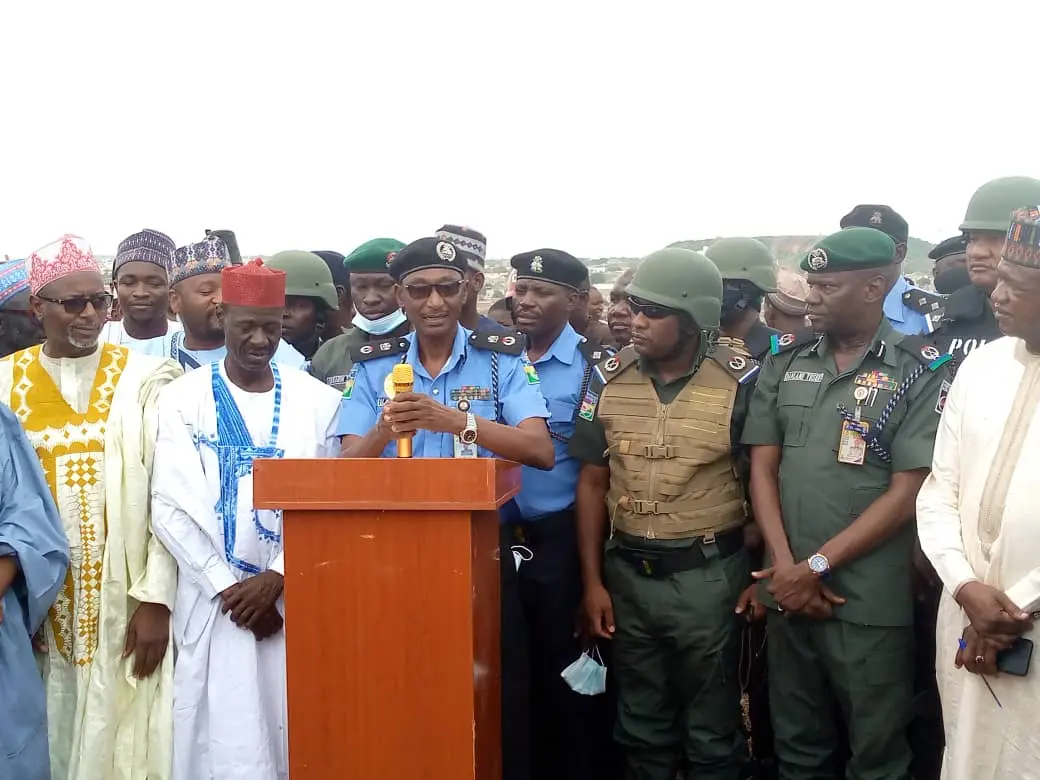 On Thursday, the Police Commissioner in Kano State, Muhammad Usain Gumel, declared war against criminal elements causing unrest in the state. Naija News reports that Gumel made the declaration when he climbed the historic Dala Hill in the ancient city of Kano today. The police boss stated that the climbing of Dala Hill by him and his men symbolizes an end to criminalities and perpetrators of crimes in the area and the state at large. While calling on residents to support the Police Command with important information, Gumen stressed that he and his men would make the state unconducive for thugs, drug peddlers and other criminals threatening the life of the citizens. Gumel observed that the tourist attraction site had before now been taken over by criminal elements who have turned the place into their den, allowing only their members access to the hilltop from where the entire scenery of the Kano metropolis could be viewed. The CP announced names of some hardened criminals that have refused to submit themselves to the Command for dialogue giving them only two weeks or else they will be declared wanted and arrested anywhere they are seen. Having also read out a list of repentant thugs who have submitted their weapons and entered a pact to fight crime with the police, he gave the long list of those wanted by the command. He said: “Going forward, we are calling on you to please inform the following set of the second batch of people we want to have a dialogue with also to report themselves. “If not, within the next two weeks, anyone that refuses to be with us will henceforth be counted to be against us and will be arrested wherever we come across him. “They are, Bahago Tamasi Gwaranya, Bello Maro Yakasai, Dan Jibrilla Yakasai, Maraja Gabari and Sha’ban Tanga Yakasai. “Others include Dan Ayye Danagundi, Sharu Atta Hanga, Bala Laba, Da Bashir Zage, Dan Nura Sheshe, Khalifa Ado Galadanci, Dodon Mopol Yakasai, Dimfama Ziri and Sarki Dankima Rijiyar Lemo. “By this press briefing, the police command is calling for the collaborative effort of all the stakeholders, especially our non-state actors, the vigilante, traditional hunters, and special constabulary personnel to keep coming together to ensure that these elements of insecurity are hunted and arrested anywhere they are found,” the CP said. More so, CP Gumel also mentioned names of blacksmiths identified as producers of the local weapons used by the criminal gangs to also submit themselves to the police command within the same period or else they would be arrested to face the wrath of the law. “Equally, the police command is also going to start arresting fabricators of these life-threatening weapons, popularly known as blacksmiths, who on a daily basis keep arming the thugs. “It is on this development that the following blacksmiths are invited to the police command for dialogue; otherwise, the police will treat them as criminals. “They are as follows; Auta Makeri of Kwandarama village of Minjibir Local Government, Bala Israila of Santar Bulo village of Bichi, Sarkin Kira of Adakawa Quarters and Dayyabu Gawuna of Gawuna Quarters of Gawuna. “These are the elements of blacksmiths that we are looking for to come for dialogue. They are advised to report themselves to the police,” he declared. In his remark, the member representing Dala Constituency in the State House of Assembly, Lawan Husain, expressed appreciation for the people on behalf of the residents. He promised the police boss that the residents, on their part, would continue to support the steps being taken by the police command. He further advised that most of the places that are affected by these criminal activities in the state should be included in this project in order to reduce crime in the state.