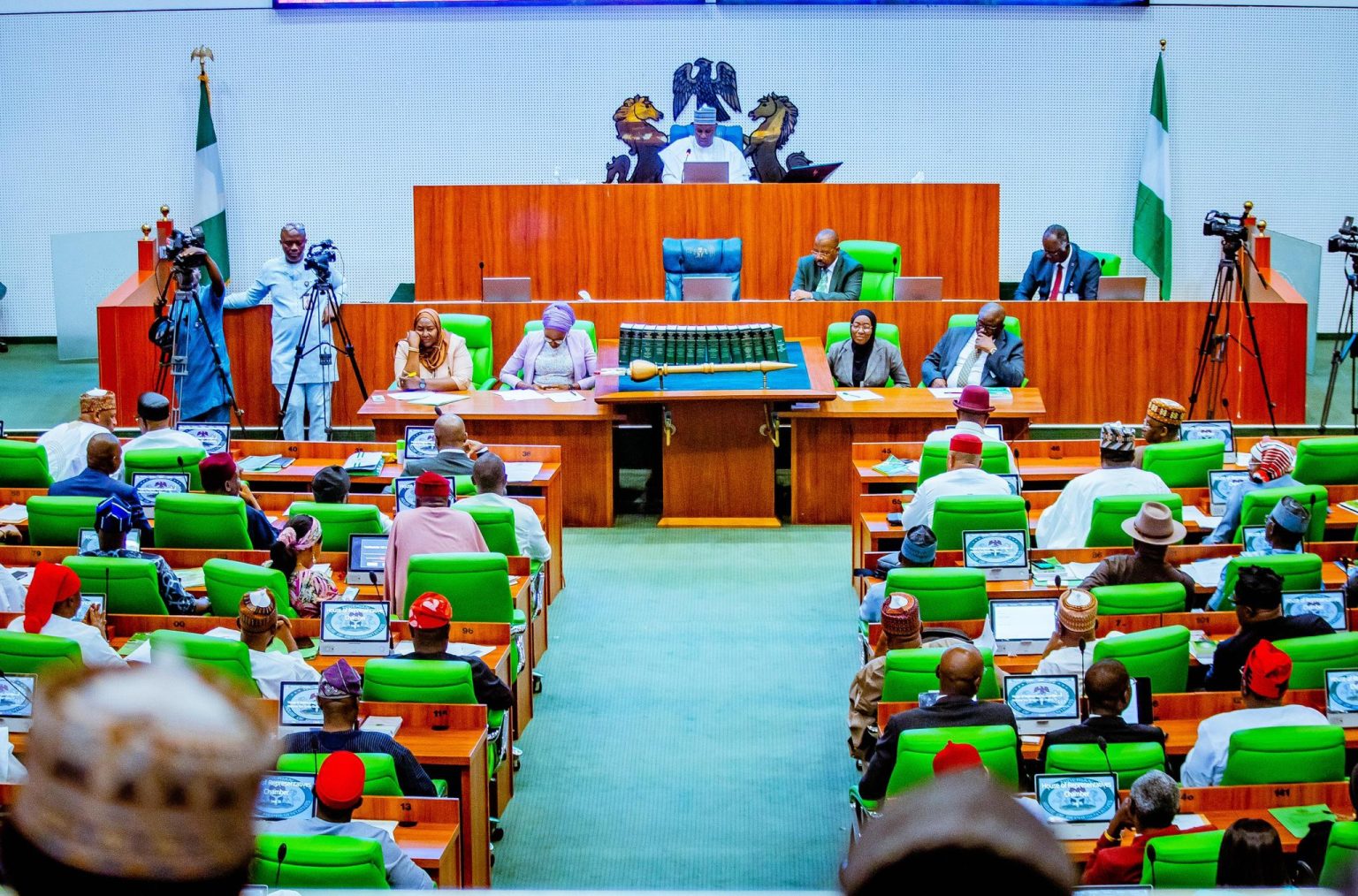 Senior Custom Officer Slumps Dies During Investigative Hearing In Reps 