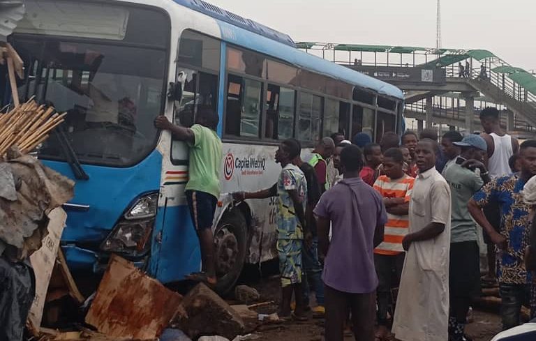 BREAKING: Truck Rams Into BRT Bus On Lagos-Ibadan Expressway