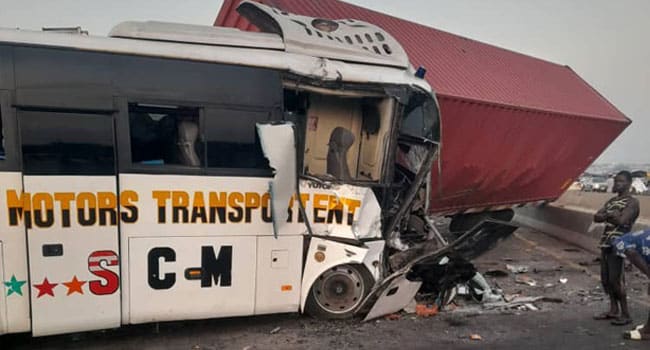 JUST IN: Gridlock As Three Vehicles Collide On Lagos-Ibadan Expressway