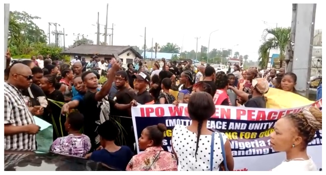 Breaking: Passengers Stranded As Rivers Community Women Block Airport Gate, Start Cooking (Photos)