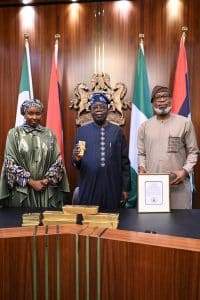 Breaking: President Tinubu Receives Symbolic Gold Bar To Boost Naira Value (Photo)