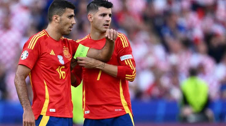 La Unión Europea suspende al español Álvaro Morata y a Rodri por corear «Gibraltar es español»