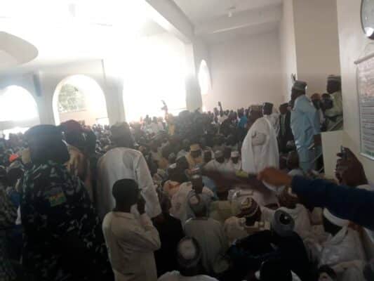 Ganduje kembali ke Kano dan memberikan kunjungan belasungkawa [Photos]