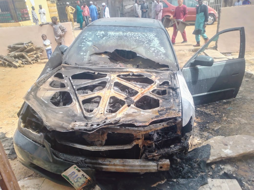 Hoodlums Storm Kogi Monarch's Palace, Set Vehicle Ablaze